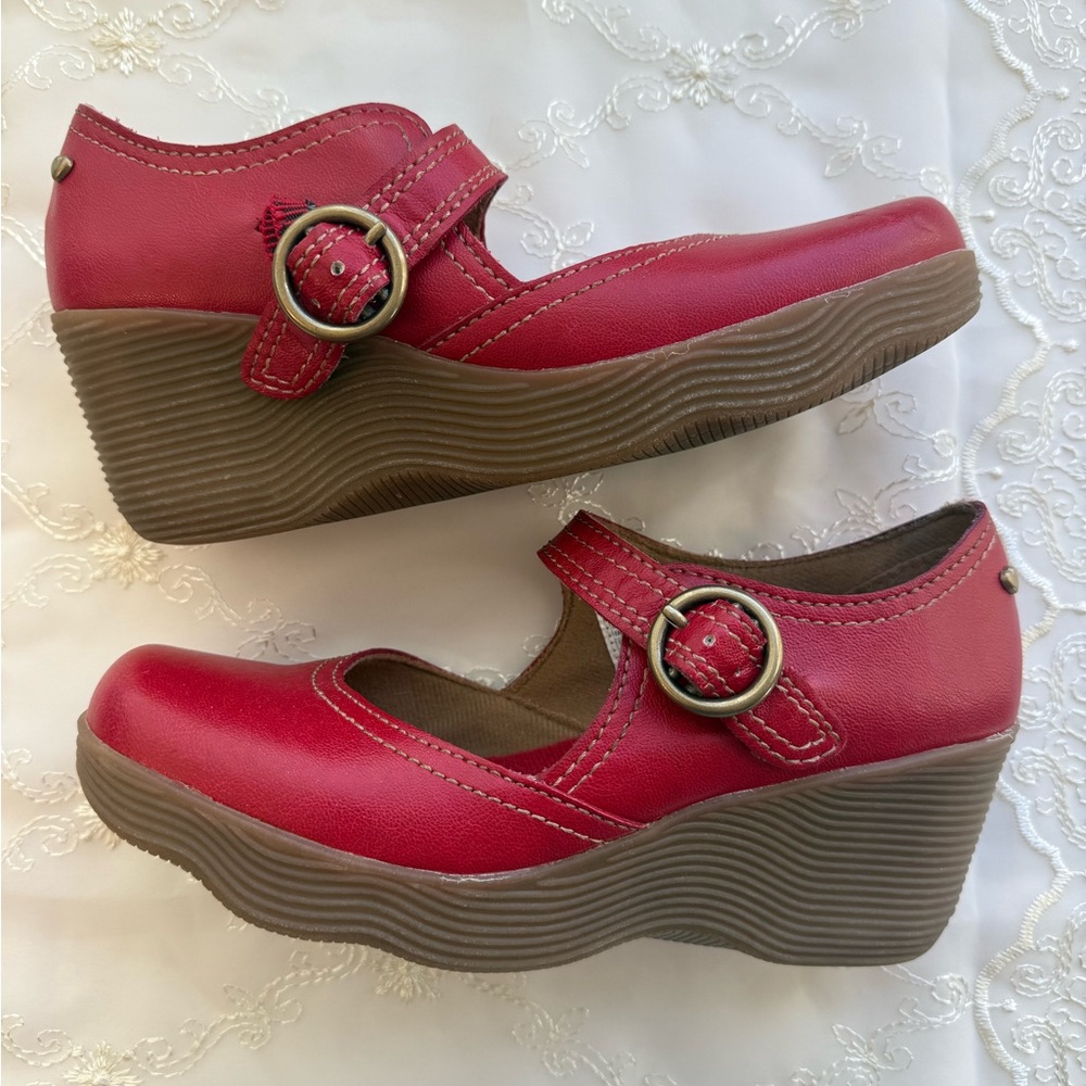 Skechers Red Wedge Mary Janes ❤️🍒